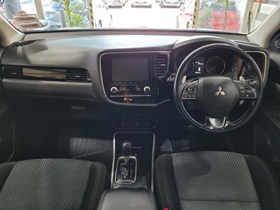 2021 Mitsubishi Outlander - Thumbnail