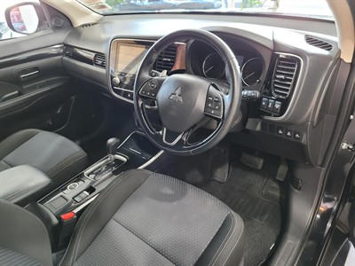 2021 Mitsubishi Outlander - Thumbnail