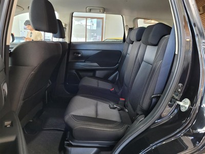 2021 Mitsubishi Outlander - Thumbnail