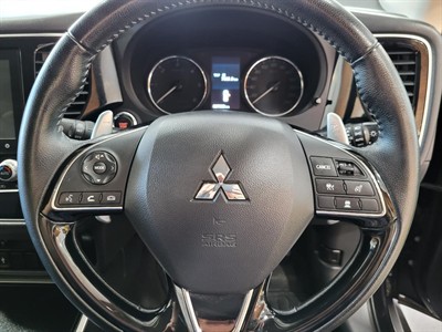 2021 Mitsubishi Outlander - Thumbnail