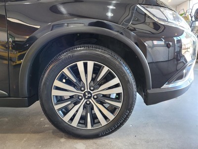 2021 Mitsubishi Outlander - Thumbnail