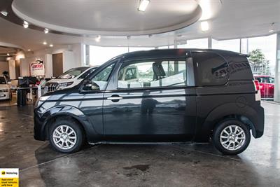 2013 Toyota Spade - Thumbnail