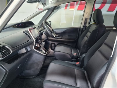 2017 Nissan Serena - Thumbnail