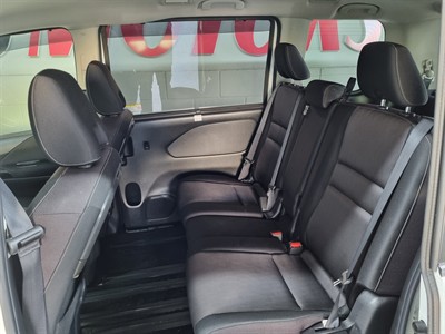 2017 Nissan Serena - Thumbnail