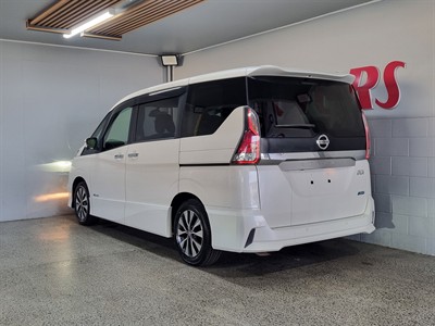 2017 Nissan Serena - Thumbnail