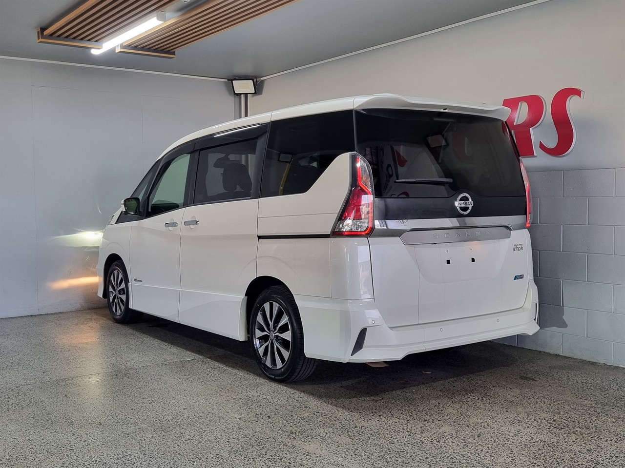 2017 Nissan Serena