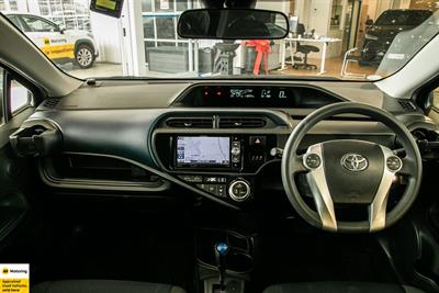 2017 Toyota Aqua - Thumbnail