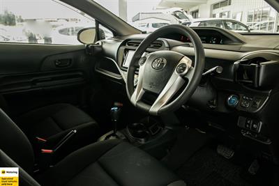 2017 Toyota Aqua - Thumbnail