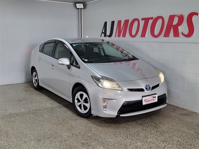 2013 Toyota Prius - Thumbnail