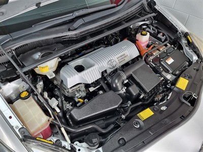 2013 Toyota Prius - Thumbnail