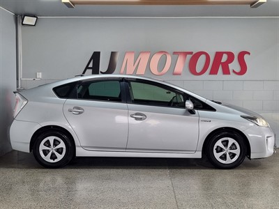 2013 Toyota Prius - Thumbnail