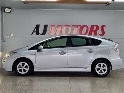 2013 Toyota Prius - Thumbnail