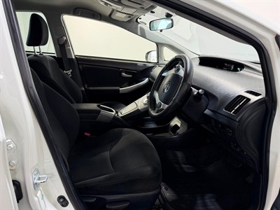 2014 Toyota Prius - Thumbnail