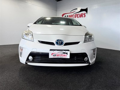 2014 Toyota Prius - Thumbnail