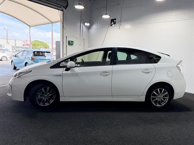 2014 Toyota Prius - Thumbnail