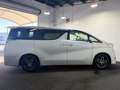 2017 Toyota Vellfire - Thumbnail
