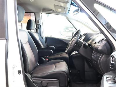 2015 Nissan Serena - Thumbnail
