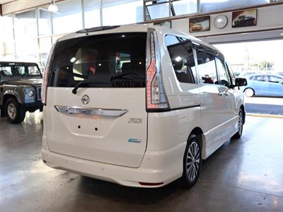 2015 Nissan Serena - Thumbnail