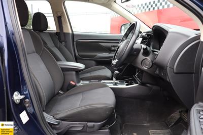 2022 Mitsubishi Outlander - Thumbnail