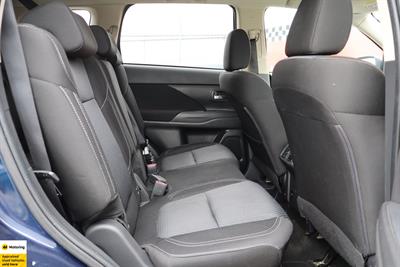 2022 Mitsubishi Outlander - Thumbnail