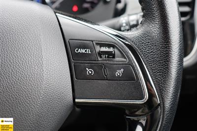 2022 Mitsubishi Outlander - Thumbnail