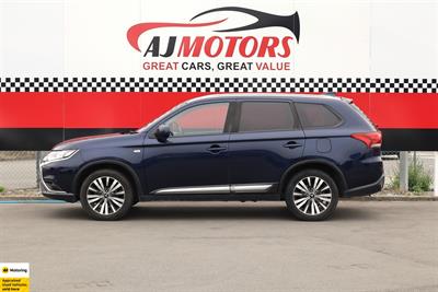 2022 Mitsubishi Outlander - Thumbnail