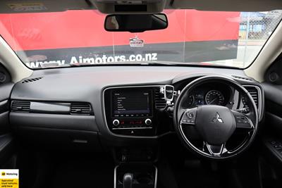 2022 Mitsubishi Outlander - Thumbnail