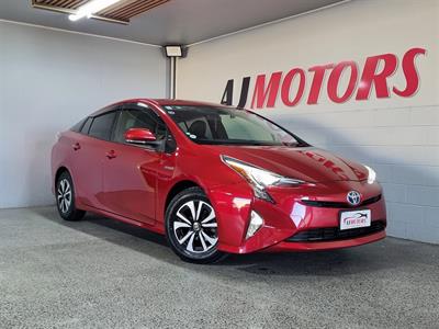 2016 Toyota Prius - Thumbnail