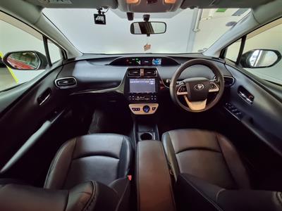 2016 Toyota Prius - Thumbnail