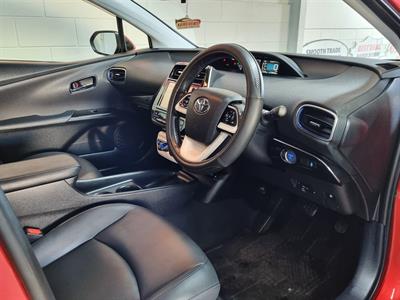 2016 Toyota Prius - Thumbnail