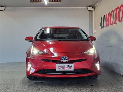 2016 Toyota Prius - Thumbnail