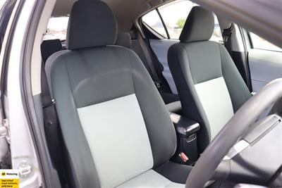 2012 Toyota Aqua - Thumbnail