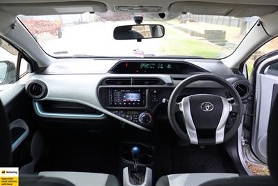 2012 Toyota Aqua - Thumbnail