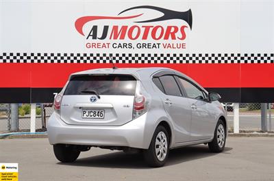 2012 Toyota Aqua - Thumbnail