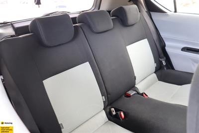 2012 Toyota Aqua - Thumbnail