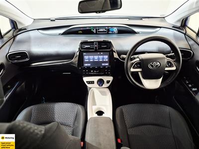 2016 Toyota Prius - Thumbnail