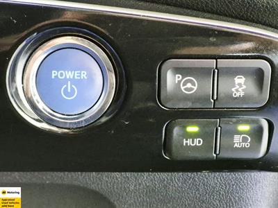 2016 Toyota Prius - Thumbnail