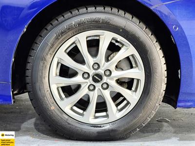 2016 Toyota Prius - Thumbnail
