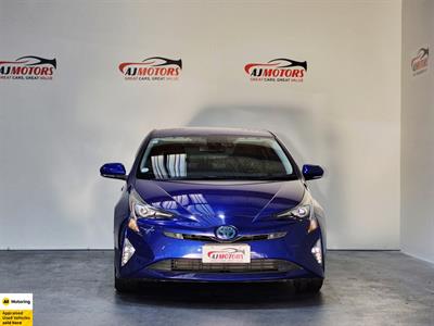 2016 Toyota Prius - Thumbnail