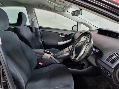 2012 Toyota Prius - Thumbnail