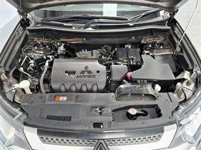 2022 Mitsubishi Outlander - Thumbnail