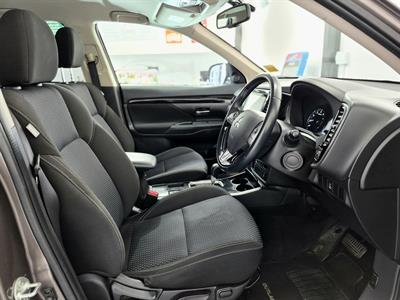 2022 Mitsubishi Outlander - Thumbnail