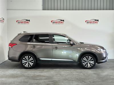 2022 Mitsubishi Outlander - Thumbnail