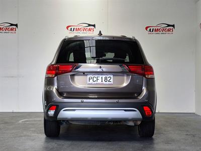 2022 Mitsubishi Outlander - Thumbnail