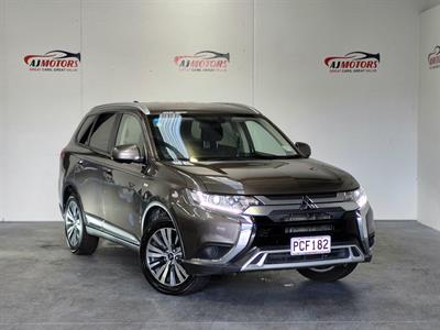 2022 Mitsubishi Outlander - Thumbnail