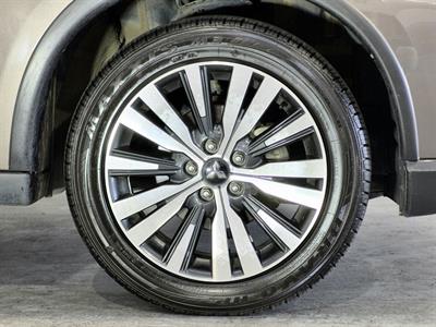 2022 Mitsubishi Outlander - Thumbnail