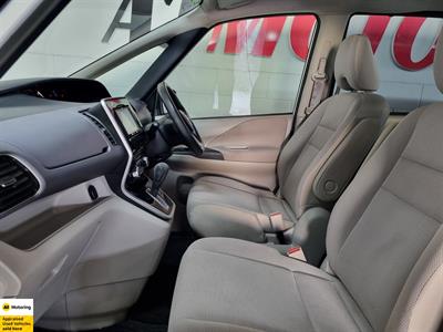 2017 Nissan Serena - Thumbnail