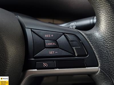 2017 Nissan Serena - Thumbnail