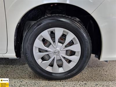 2017 Nissan Serena - Thumbnail