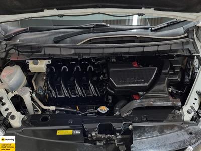 2017 Nissan Serena - Thumbnail